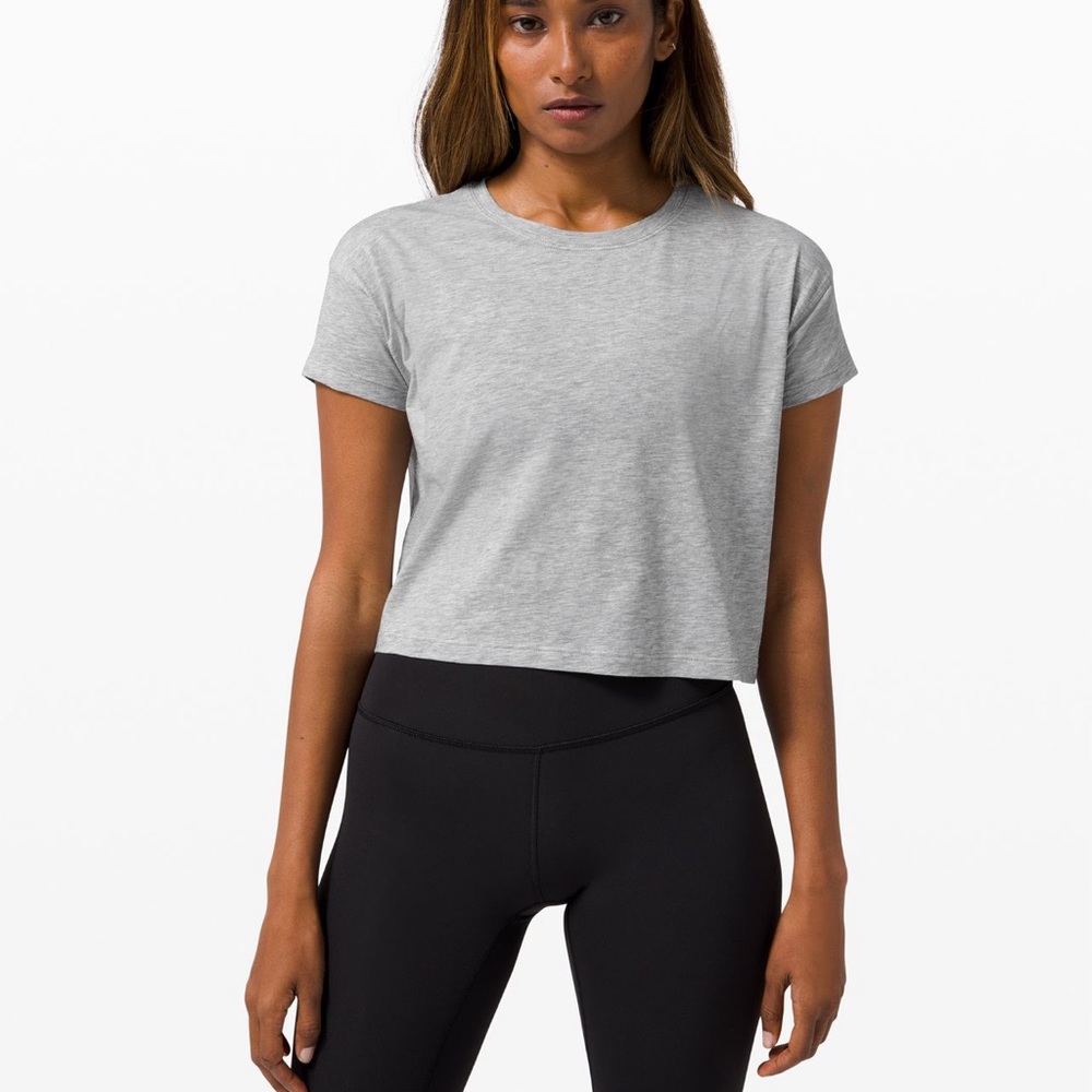 Lululemon Cates Tee Gray Size 6 NWOT